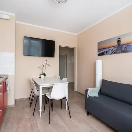 شقة Modern With Balcony